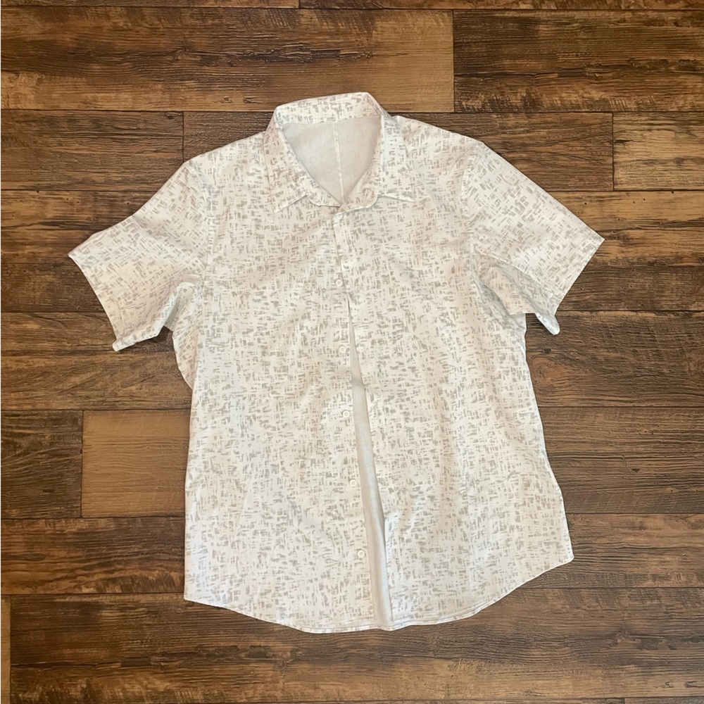 White and green men’s lululemon short sleeve button down